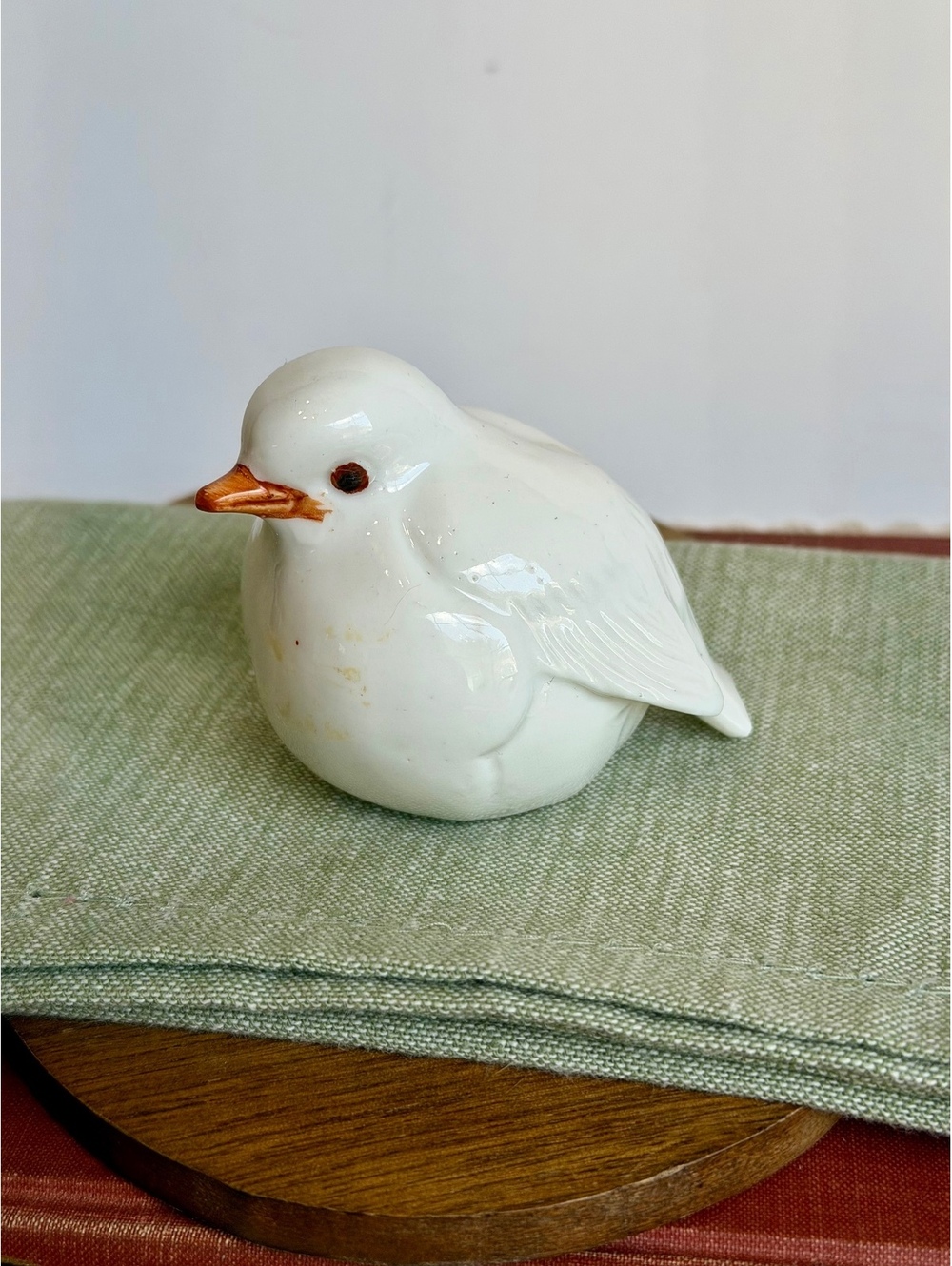 Vintage Genuine Bone China Taiwan White Bird Dove Figurine 3.5" Ceramic Decor